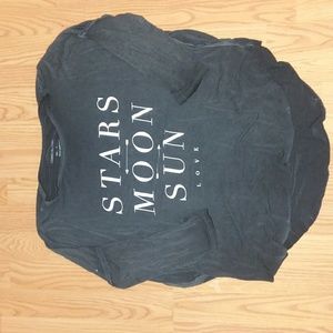 Gray long sleeve shirt
